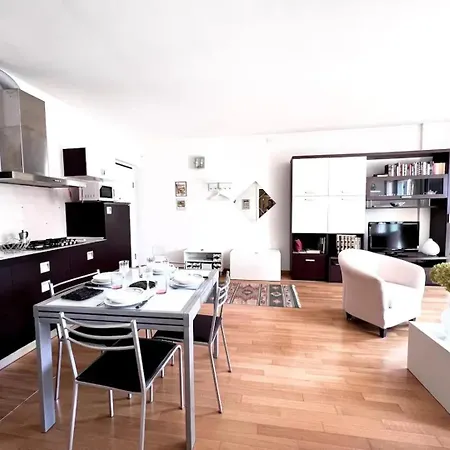 Casa Ai Giardini 2 Apartment *