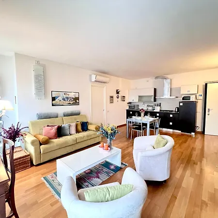 Casa Ai Giardini 2 아파트