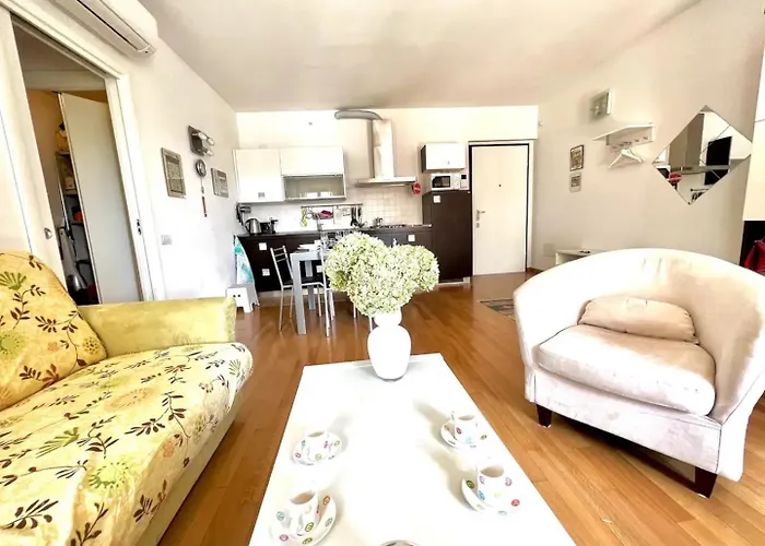 Casa Ai Giardini 2 * لوكا